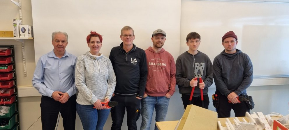 Á myndinni eru Magnús Helgason LA, Þuríður Sigurjónsdóttir kennari við VA, Hafsetinn Smári LA, Sigur…