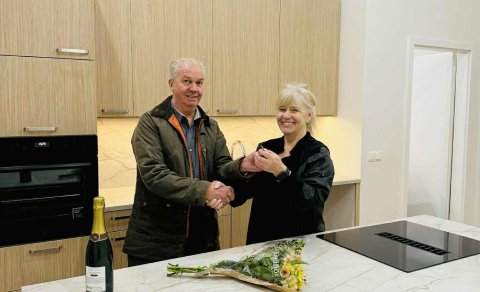 Launafl afhendir fyrstu íbúðina við Breiðamel